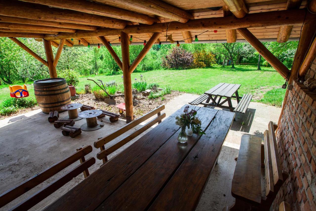 Na Okić - a private forest oasis Sveti Martin pod Okicem Exterior foto