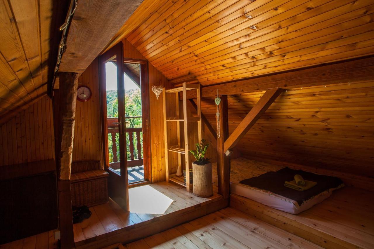 Na Okić - a private forest oasis Sveti Martin pod Okicem Exterior foto